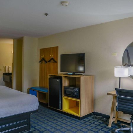 Days Inn By Wyndham Mount Vernon Esterno foto