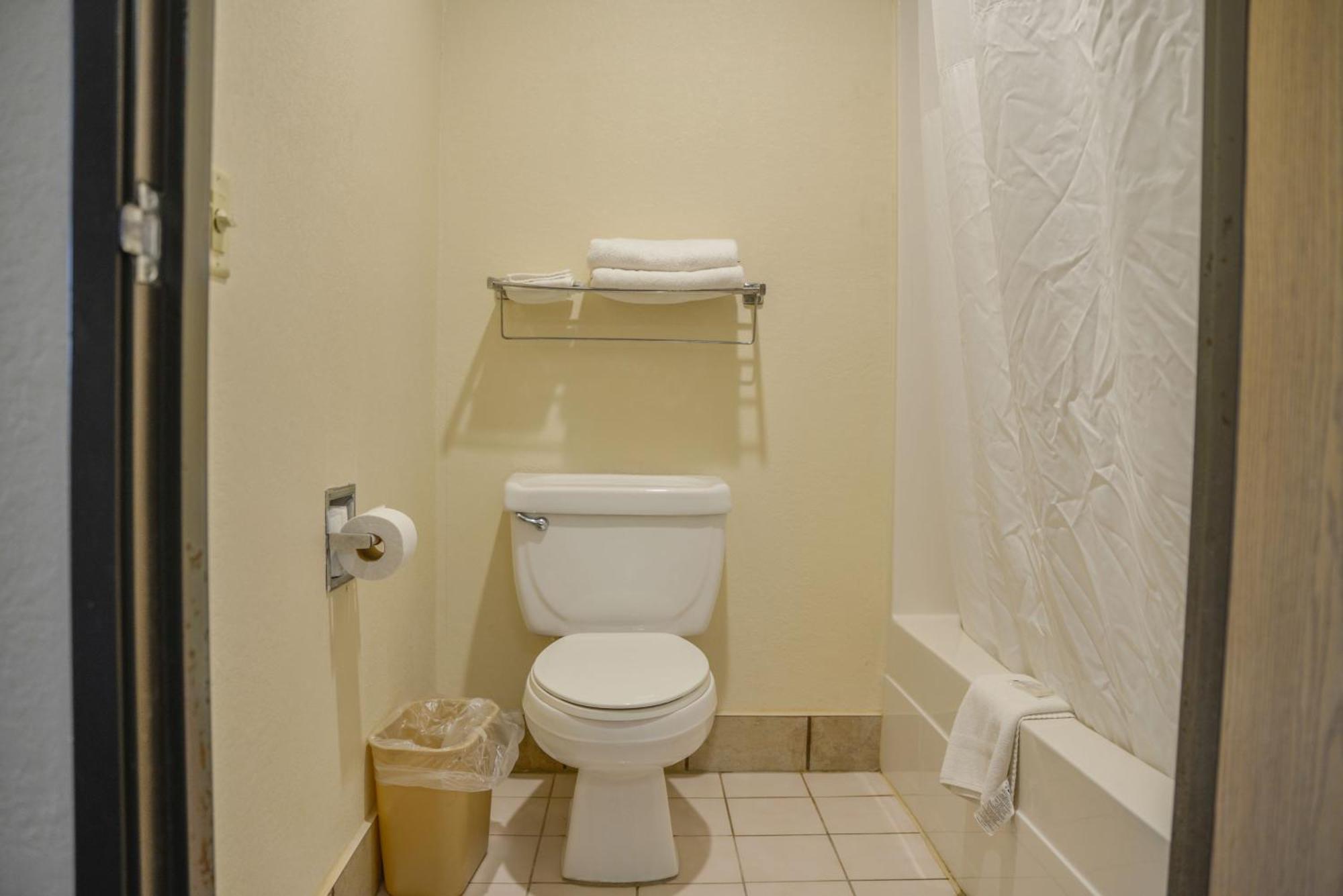 Days Inn By Wyndham Mount Vernon Esterno foto