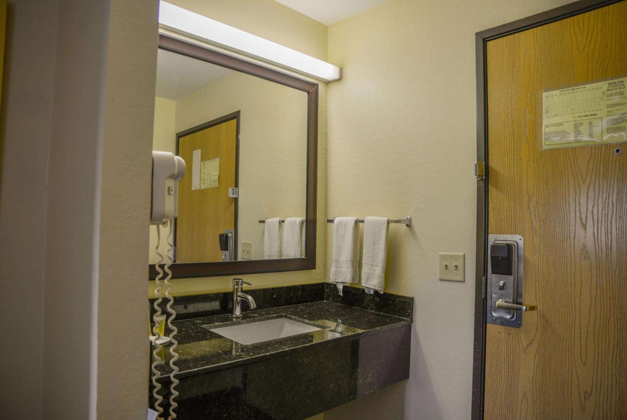 Days Inn By Wyndham Mount Vernon Esterno foto